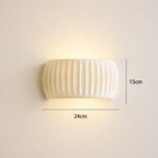Ribbed resin Nordic wall light cream — dimensions diagram showing height, width and wall projection measurements.
